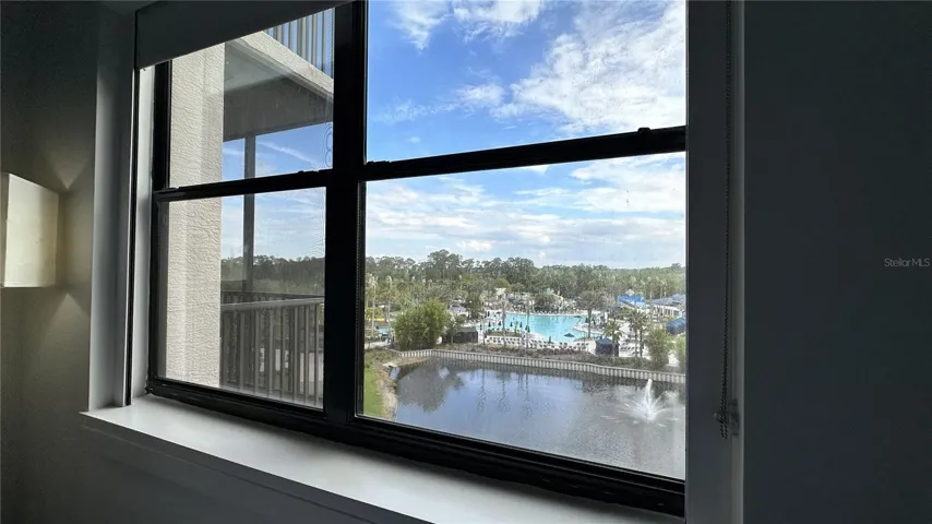 Guest bedroom w/superior pool view
