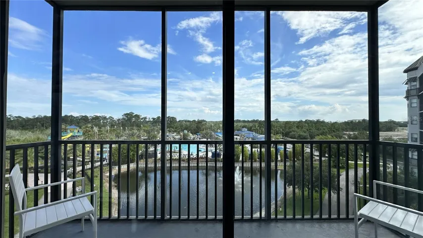 Superior view off living room