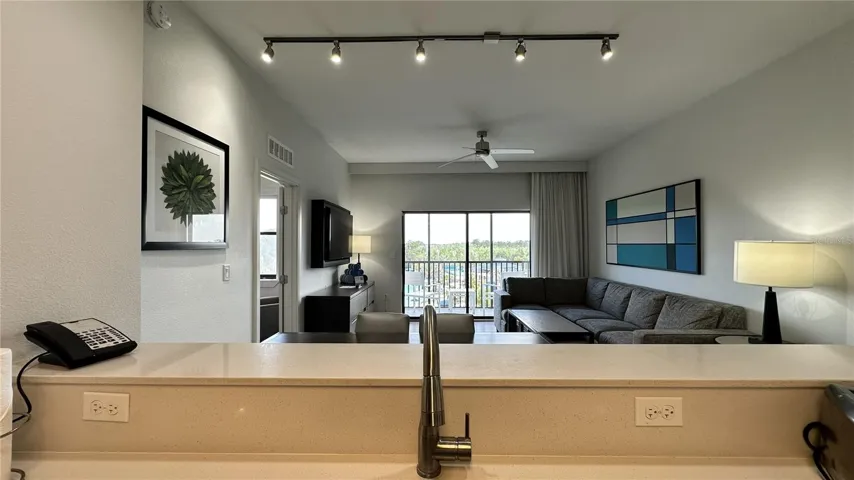 Kitchen/Living rm
