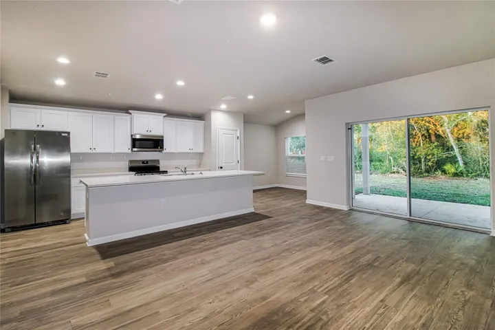 Family to Kitchen