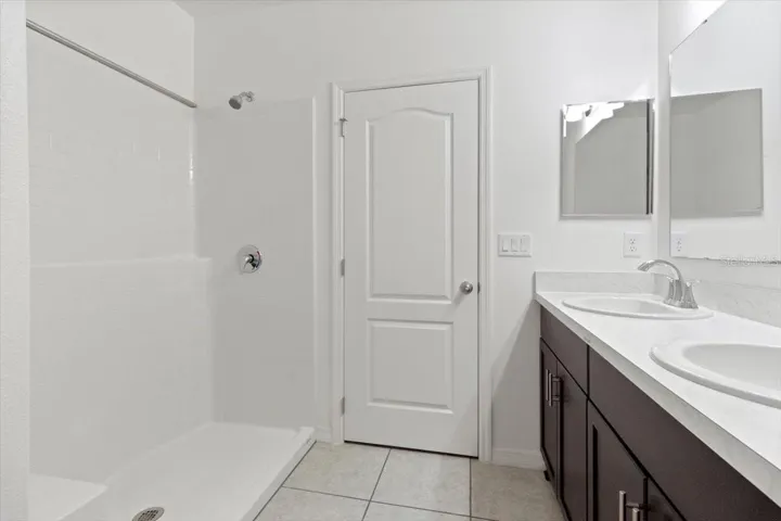 Master Bathroom w/shower