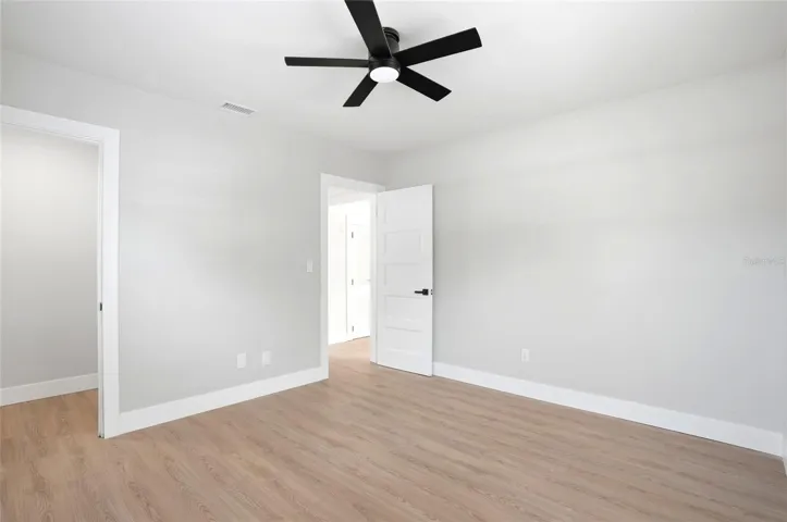 2 Bedroom with Walk In Closet