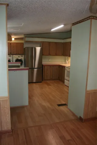 Dining to Kitchen