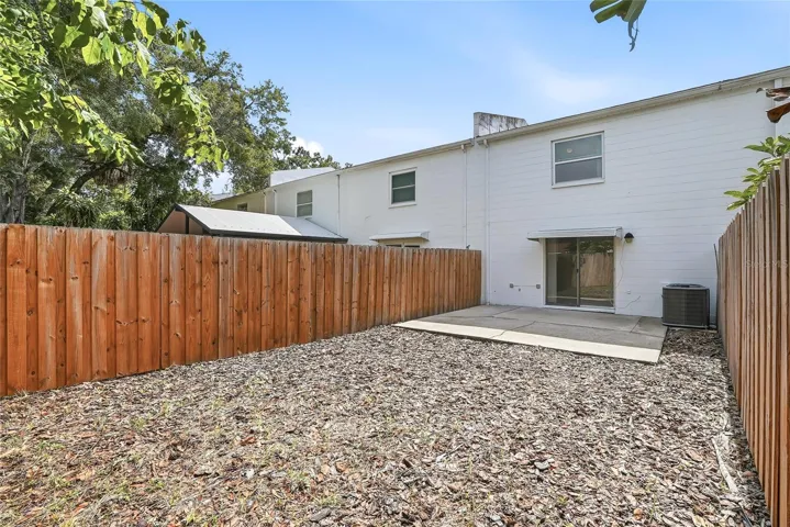 Back yard/courtyard area fenced