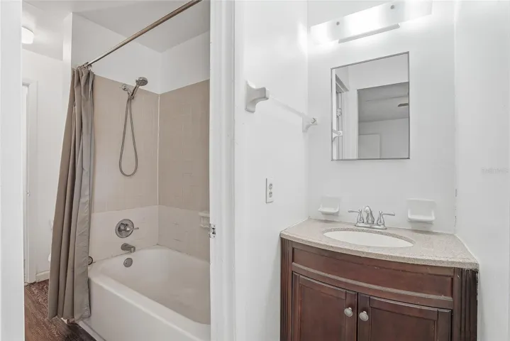 Upstairs full bathroom
