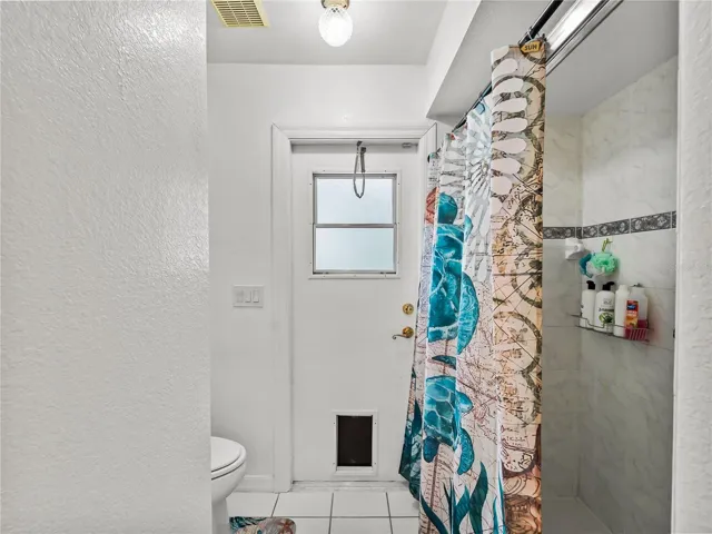 2nd Bath/ Pool bath