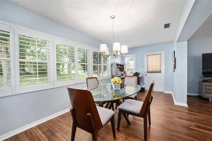 Dinning room table