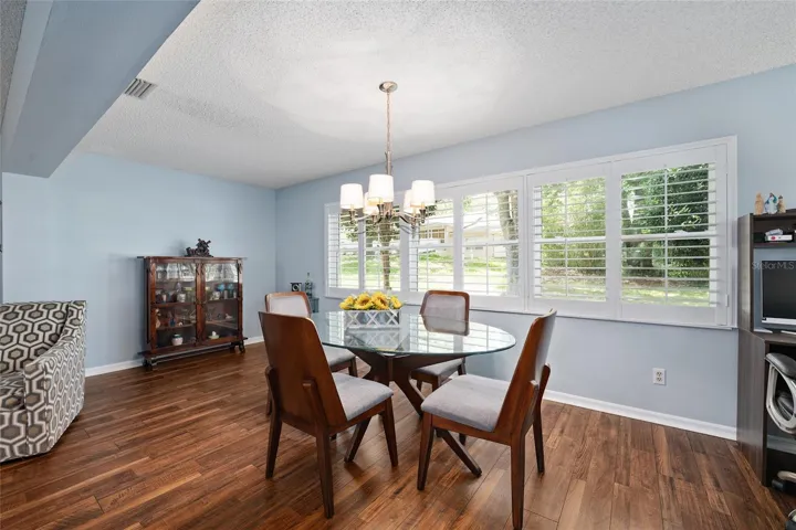 Dinning room table