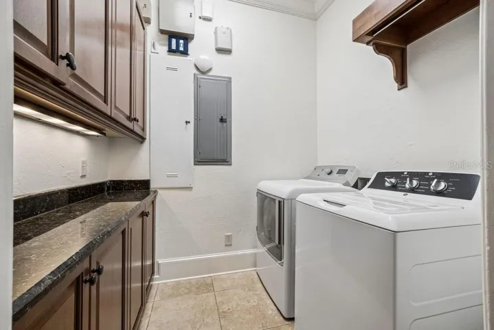 2nd laundry room