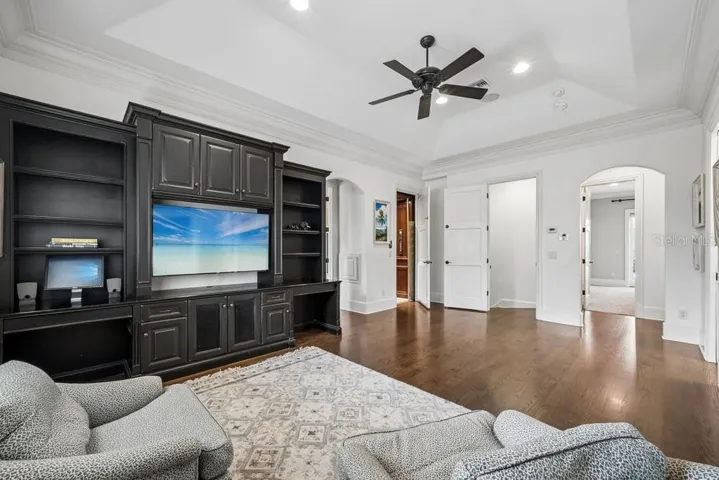 Loft area on 2nd floor with bedrooms
