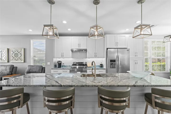 Center island breakfast bar.