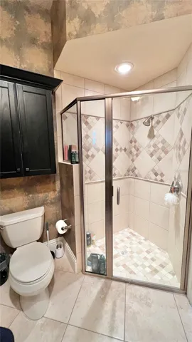 Full Bathroom 3
