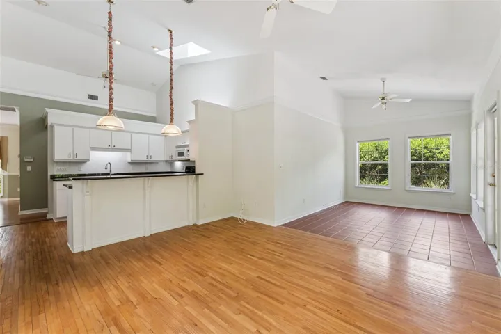Flex Space/Florida Room