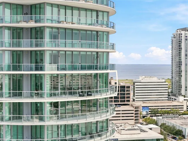 Panoramic views of the Gulf and downtown St. Petersburg from #1901.