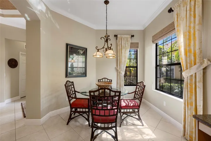 Kitchen/Breakfast Area