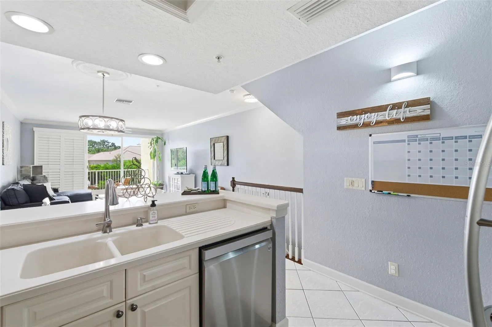 Stainless steel appliances 5 years old or less