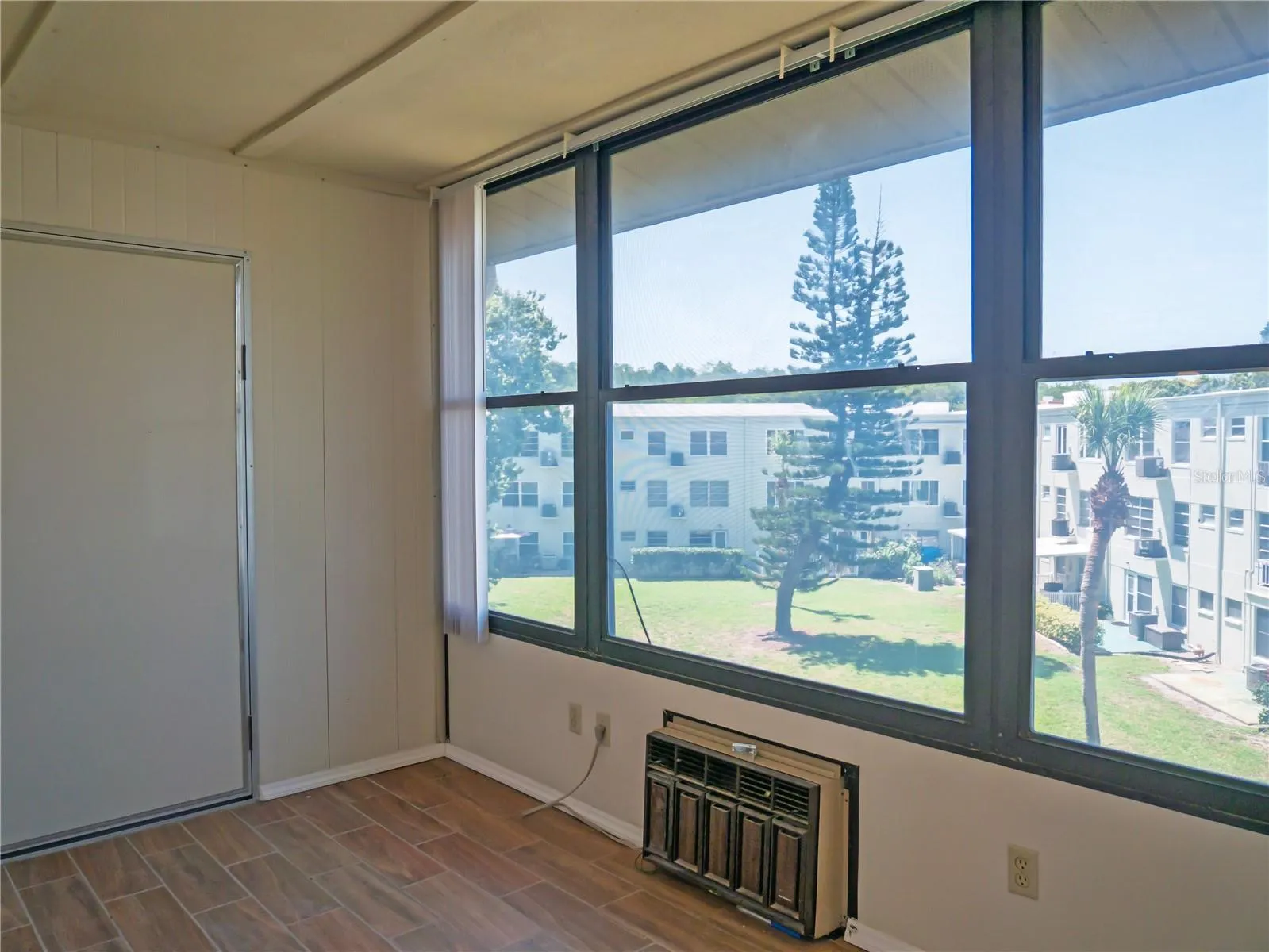 Enclosed FL room