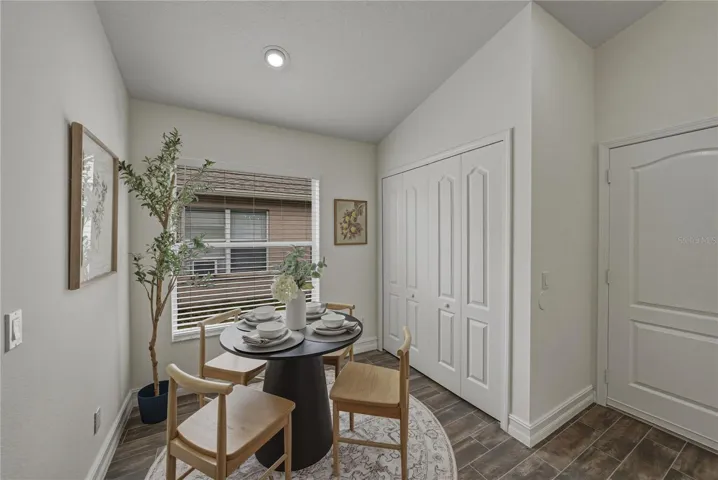 Kitchen Eat In Area with views to side yard