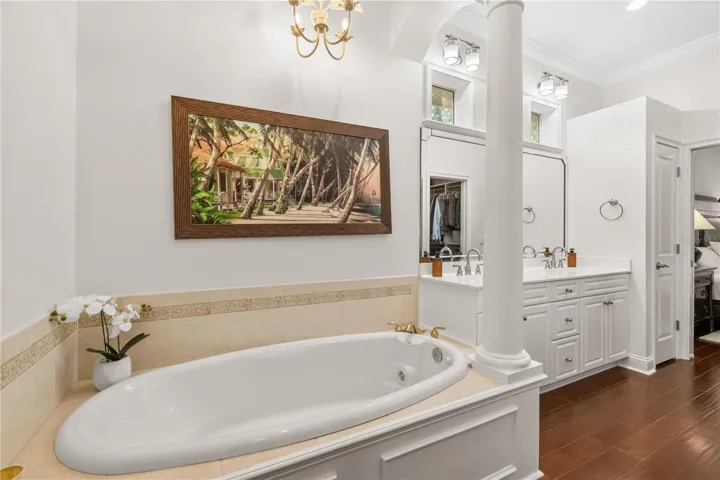 Relaxing Spa feel with garden tub