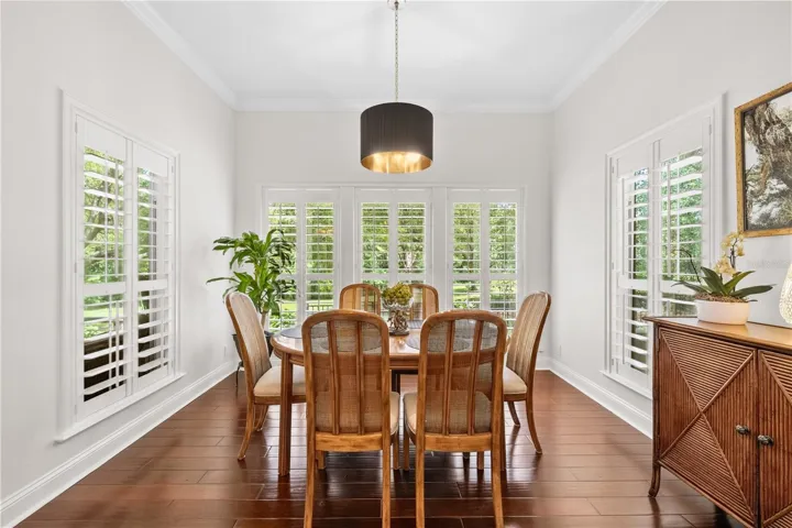 Breakfast nook perfection.