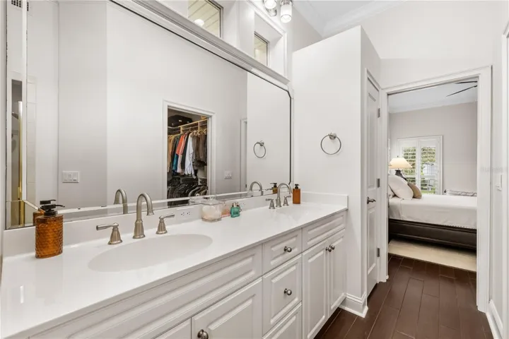 Dual sinks and water closet