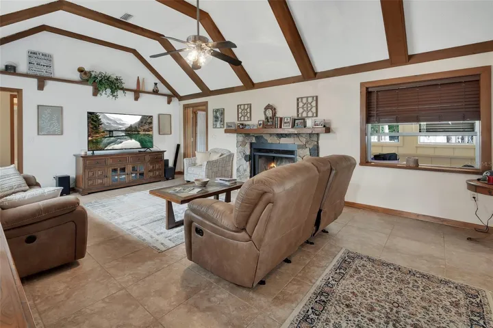 Living Room / Tile Floor