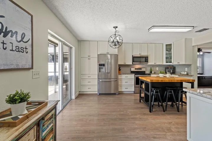 Kitchen Nook to Pool