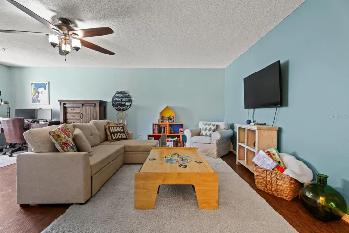 Large Bonus Room -
