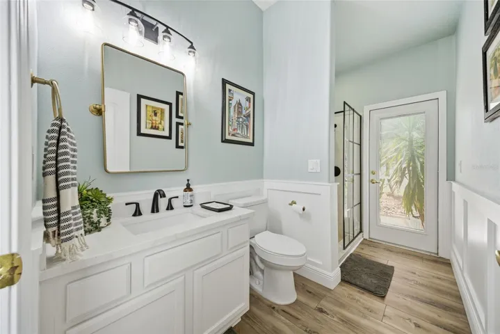 Guest bathroom 3