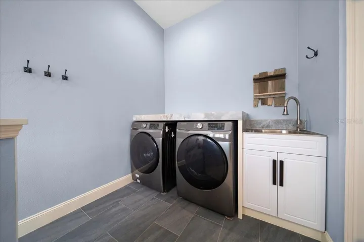 primary bath /laundry
