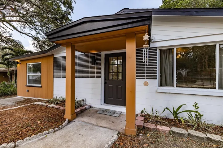 FRONT OF THE HOUSE4