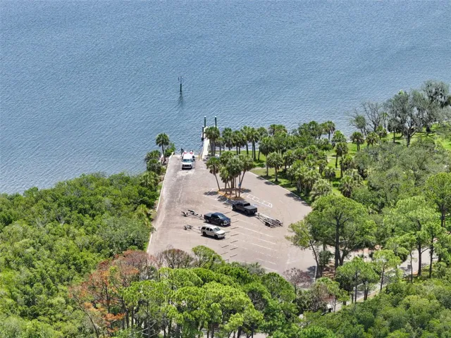 Boat ramp nearby