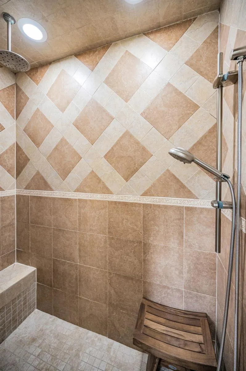 Shower and a full steam-room. Perfect for relaxing after a long day.