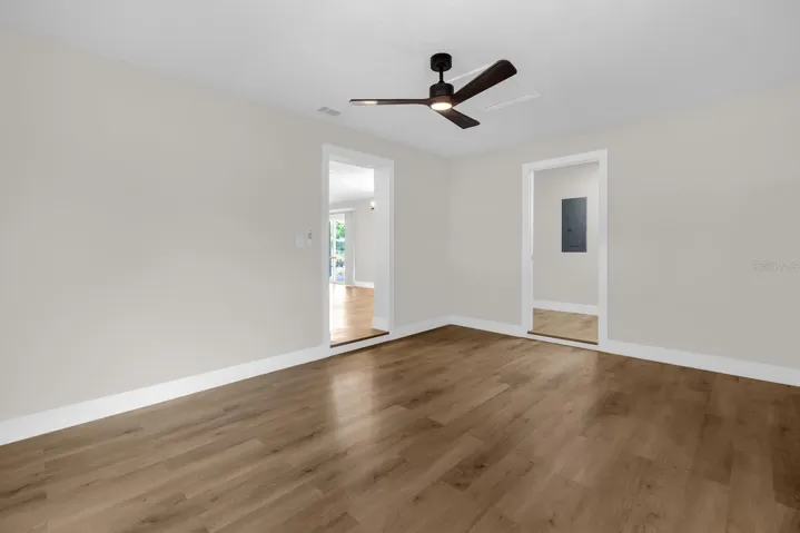 Bonus / Flex room off kitchen