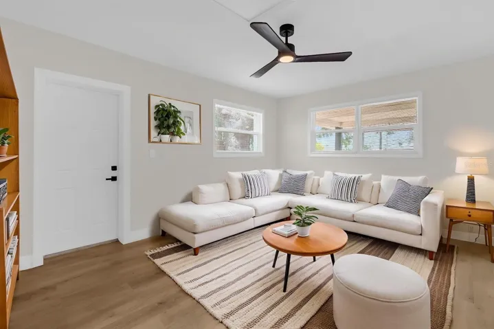Bonus / Flex room off kitchen