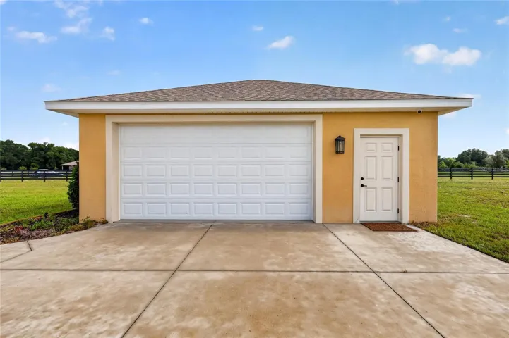 Detached 2-car garage or workshop with 40amp electric, wifi garage door opener and ethernet ~