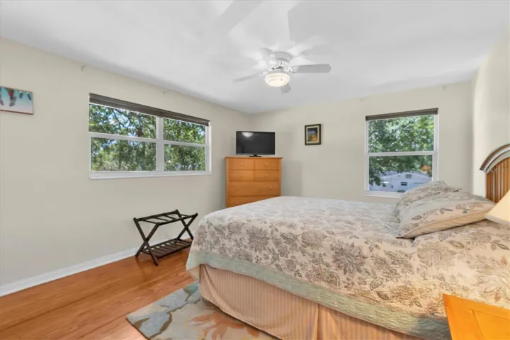 Upstairs Bedroom #5