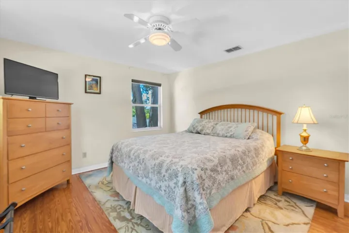 Upstairs Bedroom #5