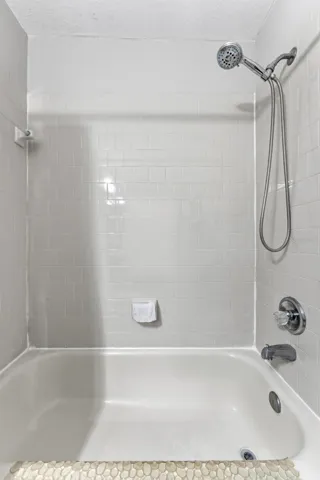 Primary en-suite bathroom