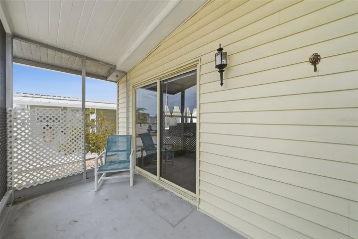 Nice lanai for those evenings outdoors!!