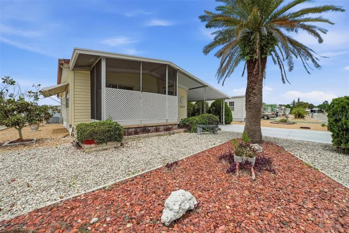 Maintenance free yard!!