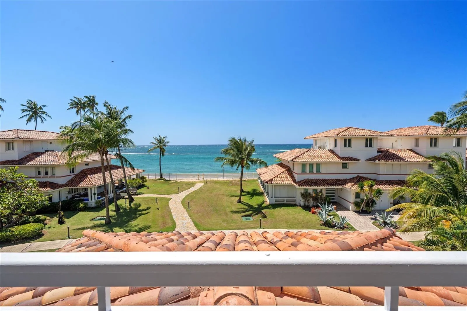 OCEAN FRONT VIEWS!
