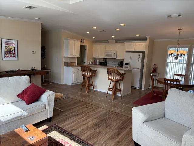 Living Room/Kitchen