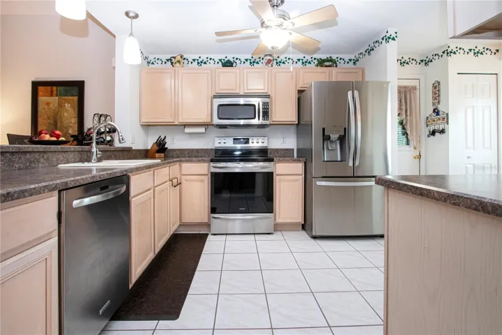 Kitchen-Newer Stainless appliances, Lots of Cabinets & counter space,