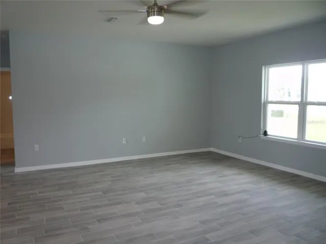 Alternative view of Living Room..light and bright