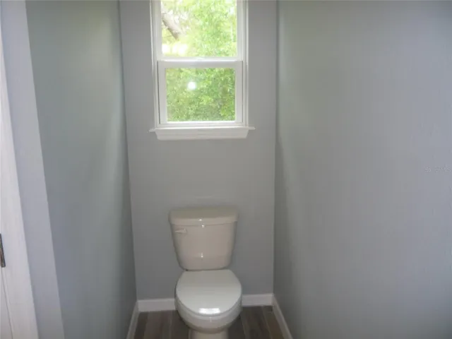 Toilet area