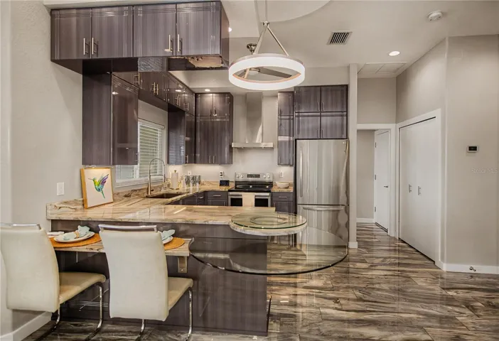 Unique Glass-Accent Breakfast Bar.