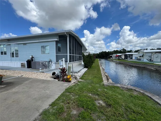 From the rear on Canal