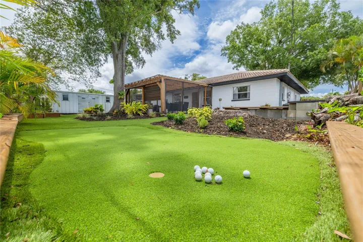 Private putting green