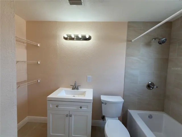 Primary Bathroom- Clean and Bright